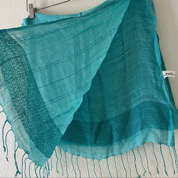 Viscose fringe scarf - Picture 2 of 6